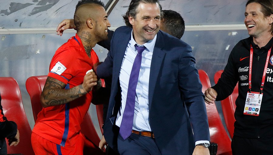 Juan Antonio Pizzi se deshizo en elogios a Arturo Vidal: "Es el jugador ideal"