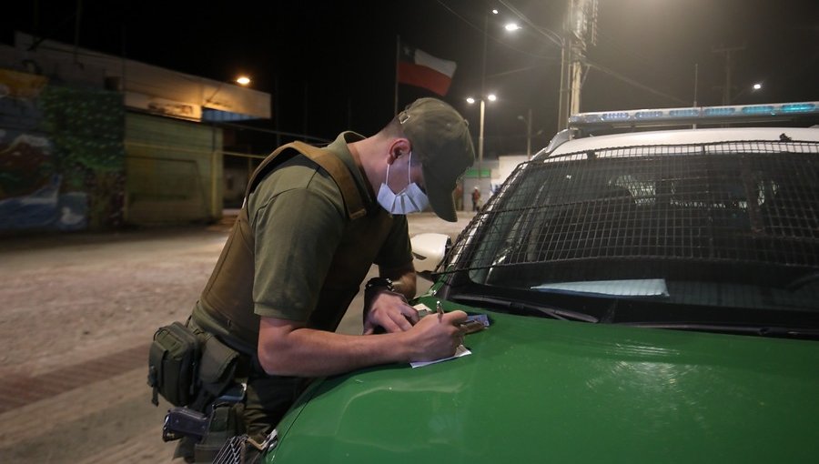 Carabineros retuvo a 353 personas por no respetar el toque de queda en el país