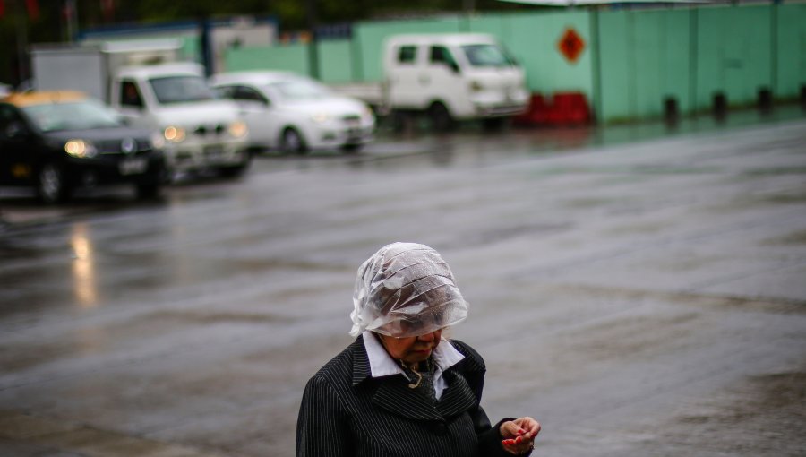 Onemi decreta Alerta Temprana Preventiva en Santiago por lluvias y tormentas eléctricas