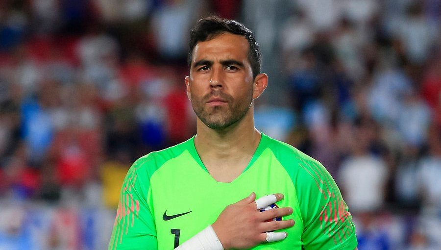 El mundo del fútbol saluda a Claudio Bravo por su cumpleaños Nº 37