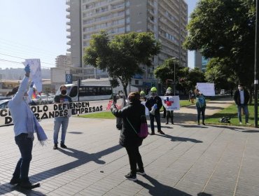 Trabajadores de la salud se manifestaron frente al hospital de Viña acusando malas condiciones laborales