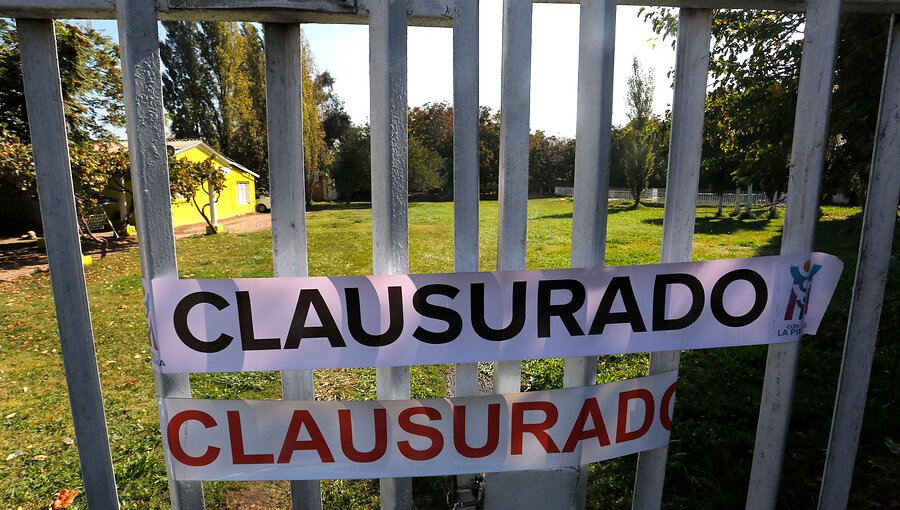 Clausuran parcela donde el pastor Cid realizaba cultos masivos en La Pintana