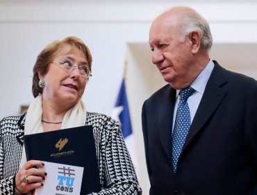 Senadores oficialistas solicitaron convocar a ex presidentes Bachelet y Lagos para revisar el proyecto de ley de indulto