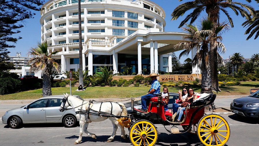 Alcaldesa de Viña del Mar busca frenar el funcionamiento de los coches victoria por la emergencia sanitaria