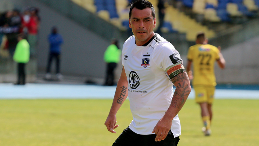 Esteban Paredes desmintió que plantel de Colo-Colo no quiera bajarse los sueldos