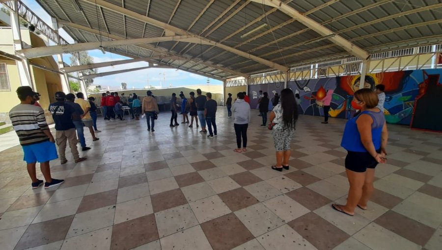 Más de 300 bolivianos varados en Chile se encuentran albergados en liceo de Antofagasta