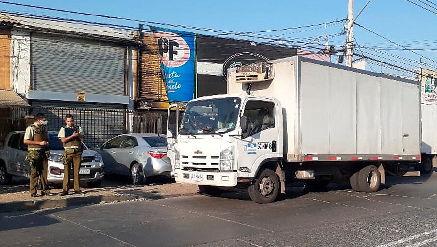 Carabineros frustra asalto a camión con más de 7 mil kilos de pollo en Santiago