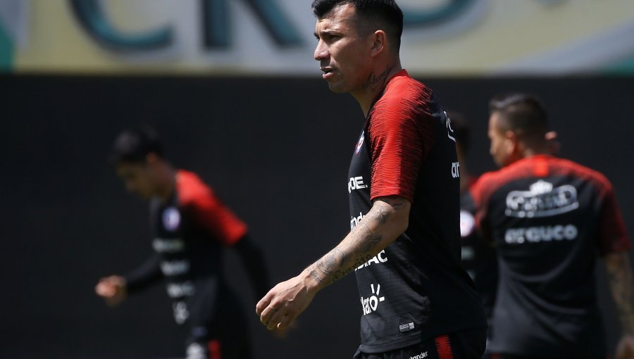 Medel: "La Selección se extraña, pero lo esencial es que la gente esté sana"