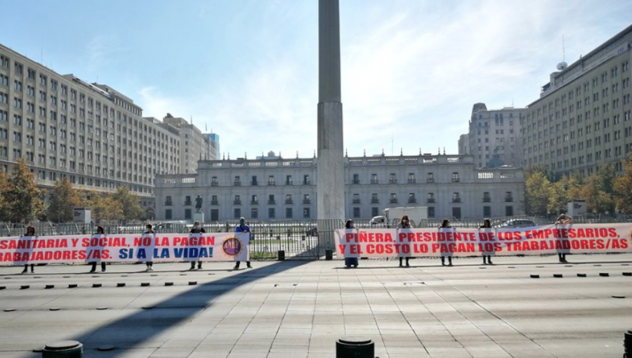 Manifestación de la ANEF frente a La Moneda termina con siete dirigentes detenidos