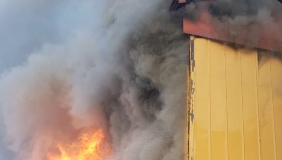 Una víctima fatal deja incendio que consumió una vivienda en el sector Chorrillos de Viña del Mar