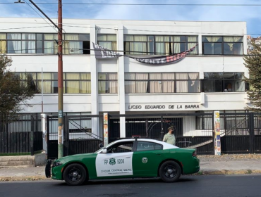 Carabineros detuvo a dos sujetos por robo frustrado al liceo Eduardo de la Barra de Valparaíso