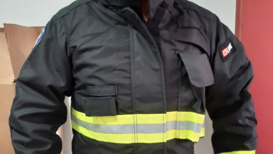 Tras destrabar proyecto del 2016, Bomberos de la región de Valparaíso comenzó a recibir 2.200 uniformes nuevos