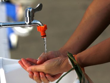 Greenpeace denuncia que Seremi de Salud de Valparaíso anuló entrega de 100 litros de agua por persona