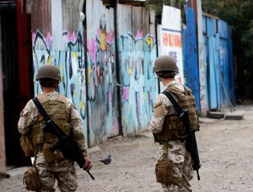 Bajo fuerte custodia policial y militar, continúan evacuando cité habitado por ciudadanos haitianos