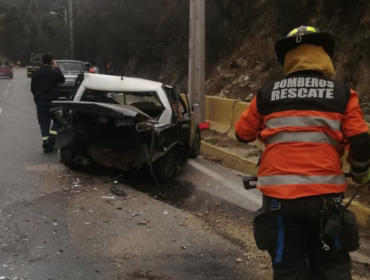 Tres lesionados deja violenta colisión entre dos vehículos menores en ruta Las Palmas de Viña del Mar