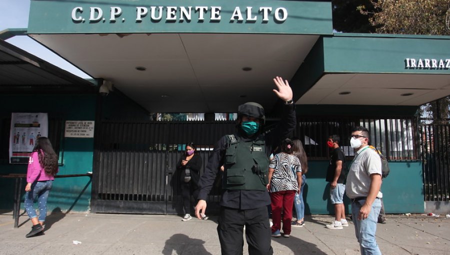 Anuncian masivo traslado de internos de la cárcel de Puente Alto por propagación del Covid-19