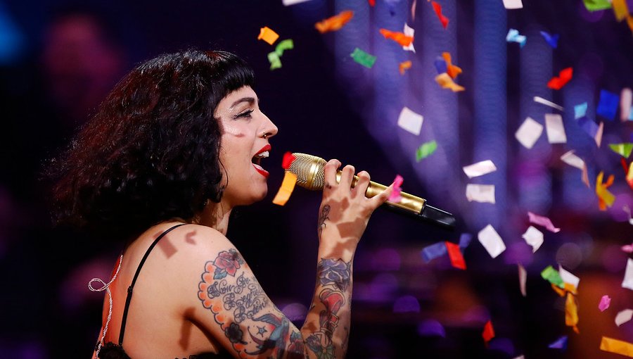 Mon Laferte criticó el regreso a clases en plena pandemia: "Es terrible"