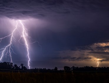 Emiten alerta por tormentas eléctricas desde este viernes entre el Maule y Los Lagos