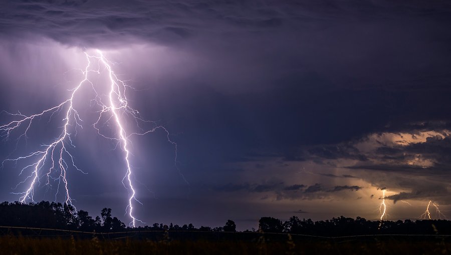 Emiten alerta por tormentas eléctricas desde este viernes entre el Maule y Los Lagos