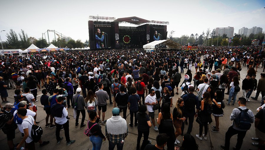 Sernac oficia a productora de Lollapalooza por dificultades en reembolso de entradas