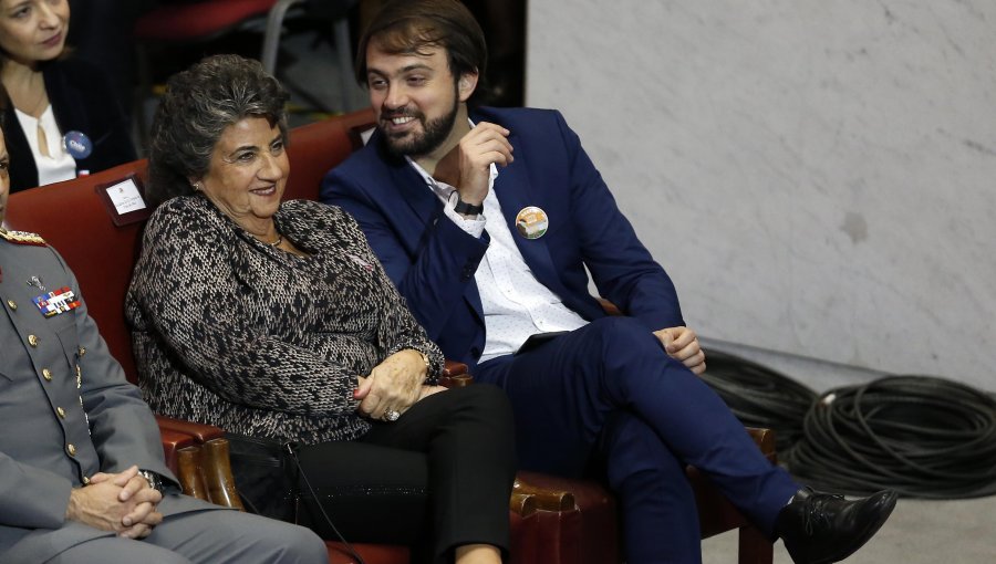 Alcaldes Jorge Sharp y Virginia Reginato piden al Gobierno cerrar a ingreso a Región de Valparaíso próximo fin de semana