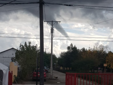 Reportan granizos y posible formación de un tornado en San Nicolás y Chillán