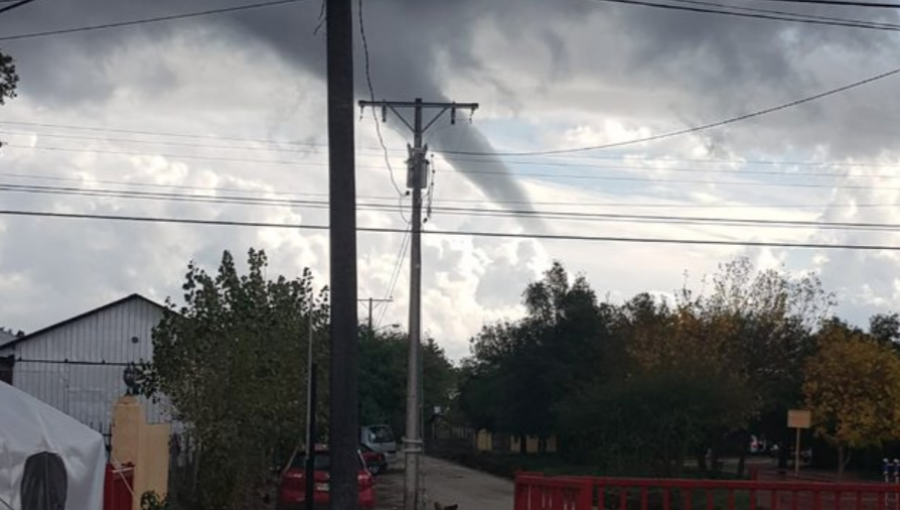 Reportan granizos y posible formación de un tornado en San Nicolás y Chillán