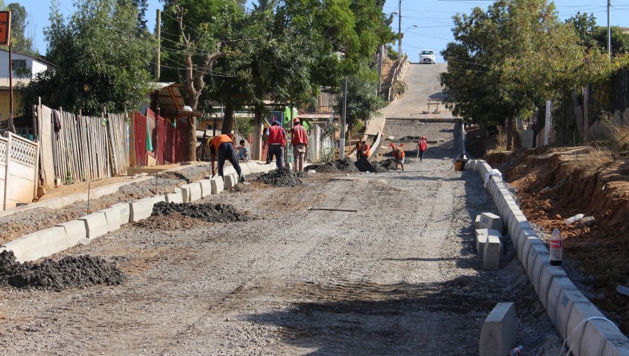 70% de avance tienen obras de nuevos pavimentos en calles y pasajes en la región de Valparaíso