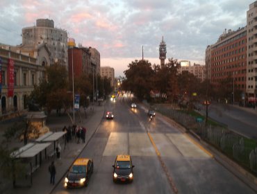 Rotura de matriz en los '70 ocasionó socavón en la Alameda: tramo fue reabierto este lunes