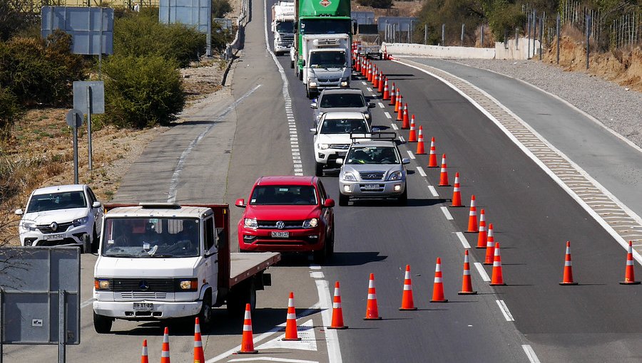 Gobierno estima que cerca de 44 mil vehículos saldrán de Santiago este fin de semana largo