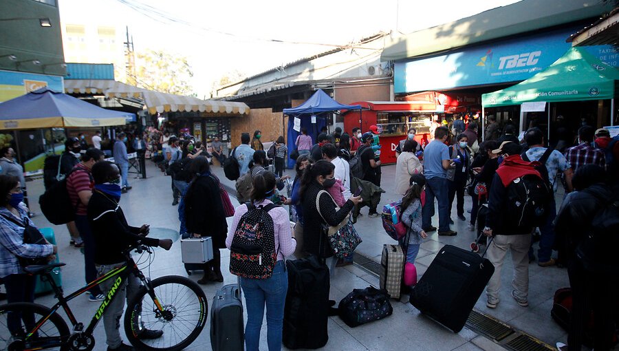 Intensifican controles sanitarios en terminales de buses en la previa a fin de semana largo