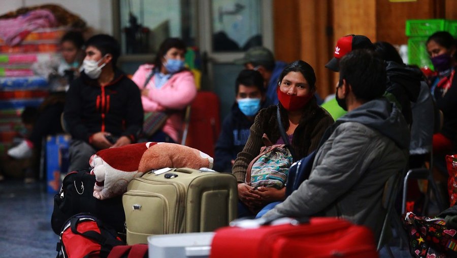 184 ciudadanos bolivianos varados serán acogidos en colegio de Las Condes