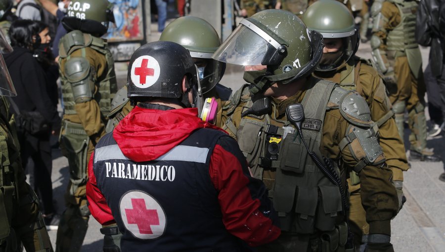 Carabineros reporta 57 detenidos en Plaza Baquedano: Uno es positivo por Covid-19