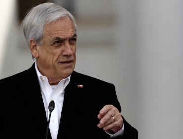 Presidente Piñera saluda a trabajadores y advierte que cifra de desempleo "puede ser mayor" a la entregada por el INE