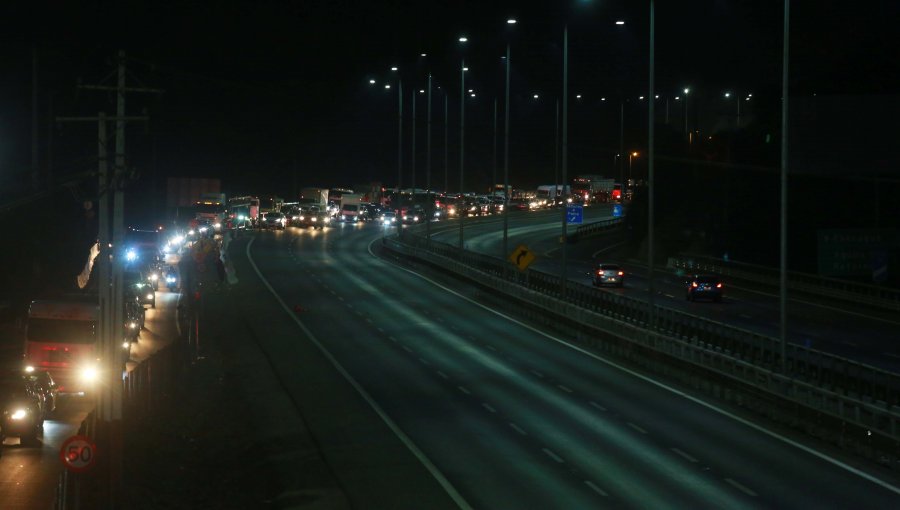 Carabineros informó que 41 mil vehículos salieron de Santiago en últimas 24 horas: Solo 444 fueron devueltos