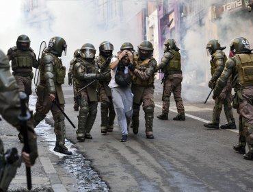 Las dos miradas del 1° de Mayo en Valparaíso: Carabineros defiende su actuar y Senador Latorre acusa represión y persecución política