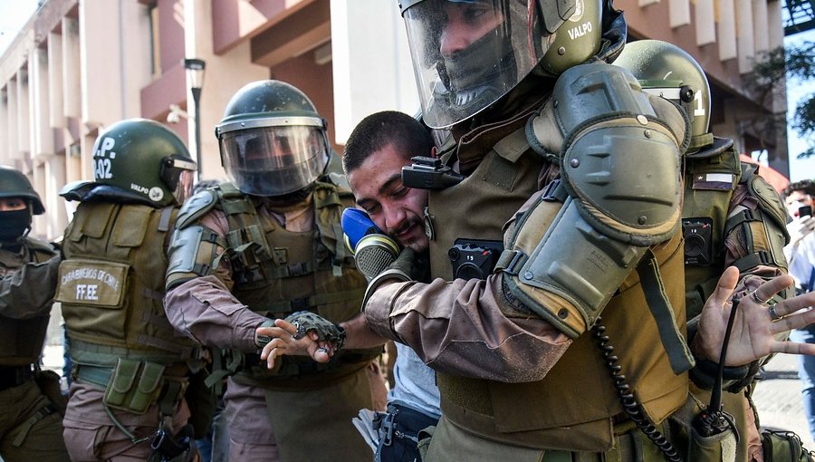 Juzgado de Valparaíso declaró "ilegal" la detención de tres personas que habrían participado en desórdenes este 1 de mayo