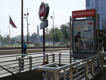 Estación Baquedano del Metro de Santiago reabrirá tres de sus accesos este lunes 4