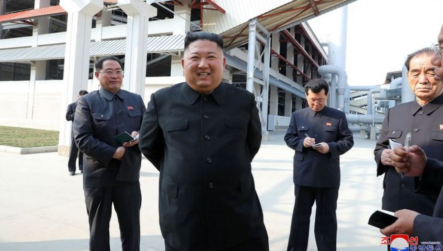 Kim Jong-un silencia rumores sobre su estado de salud reapareciendo en público en Corea del Norte