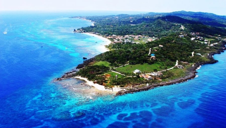 La historia de dos jóvenes viñamarinos que están varados en una Isla de Honduras