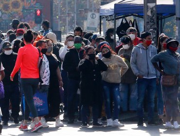 Santiaguinos visitaron en masa los paseos del centro, la Estación Mapocho y la Vega Central