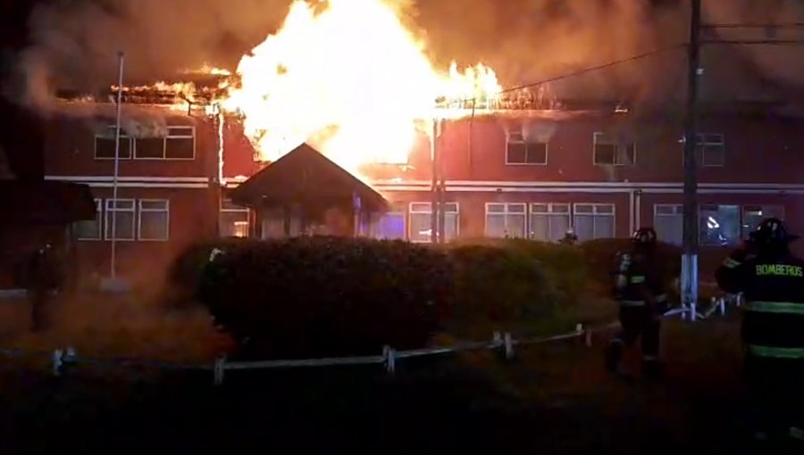 Incendio consume hogar de menores en Osorno: evacuaron a 12 niños