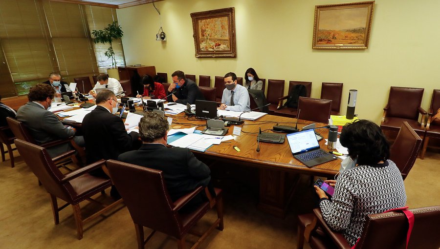 Comisión de Hacienda del Senado despacha Ingreso Familiar de Emergencia sin acuerdo por monto