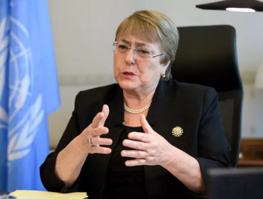 Bachelet manifestó su "preocupación" por el carnet Covid-19: "El riesgo es que la gente deje de tomar medidas"