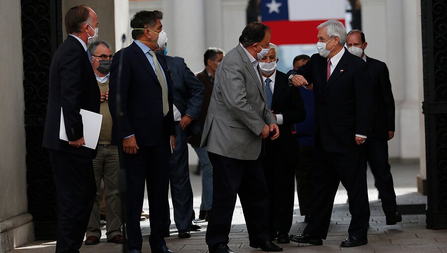Presidente Piñera se reunió con el Comité de Abastecimiento Seguro y confirman stock de alimentos