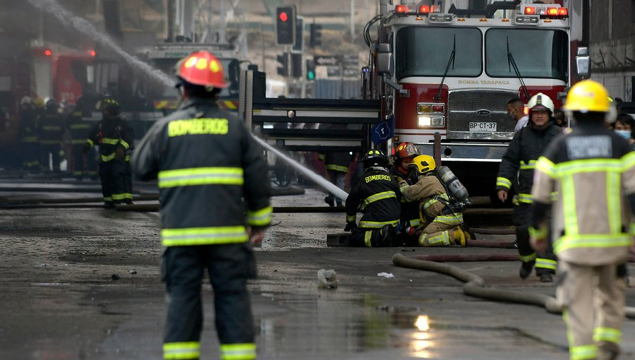 Gobierno anuncia rebaja al presupuesto de Bomberos de "sólo" $1.400 millones