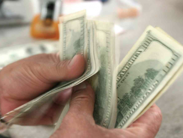 El precio del dólar retomó la tendencia al alza y cerró cerca de los $840