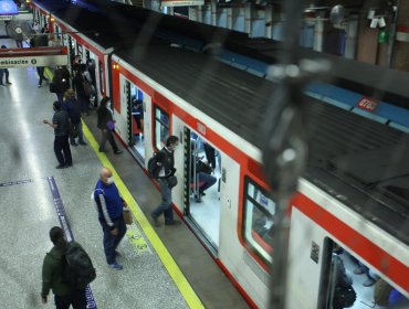 Metro de Santiago anuncia el cierre de dos estaciones por reparaciones