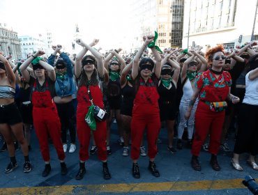 Colectivo LasTesis pidió la destitución de Macarena Santelices como Ministra de la Mujer