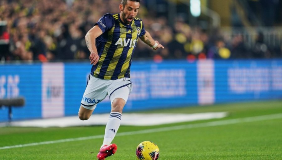 Fenerbahçe de Mauricio Isla suspendió su entrenamiento por funcionario con Covid-19